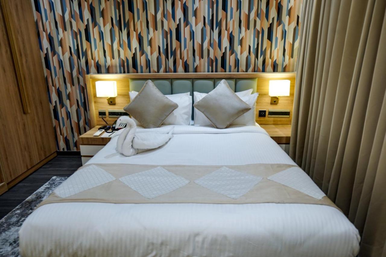 M2 Square By Monday Premium Hotel Nágpur Kültér fotó