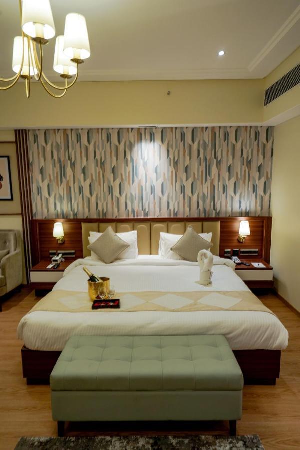 M2 Square By Monday Premium Hotel Nágpur Kültér fotó