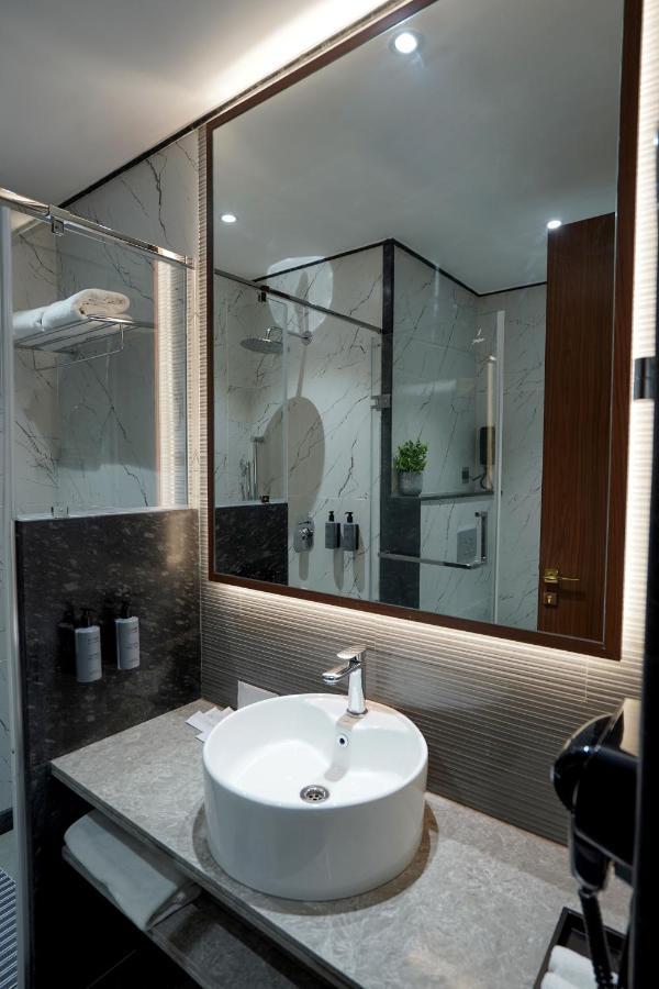 M2 Square By Monday Premium Hotel Nágpur Kültér fotó
