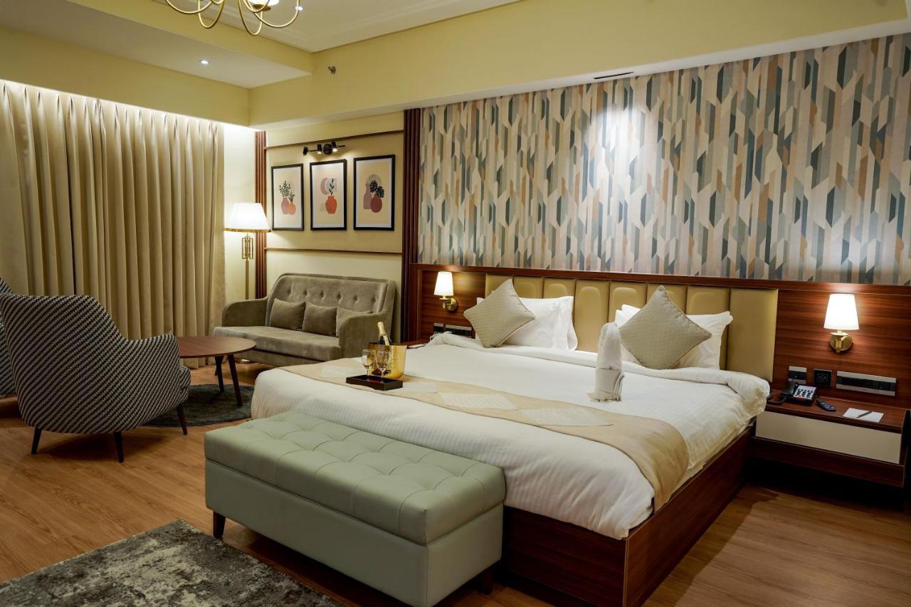 M2 Square By Monday Premium Hotel Nágpur Kültér fotó