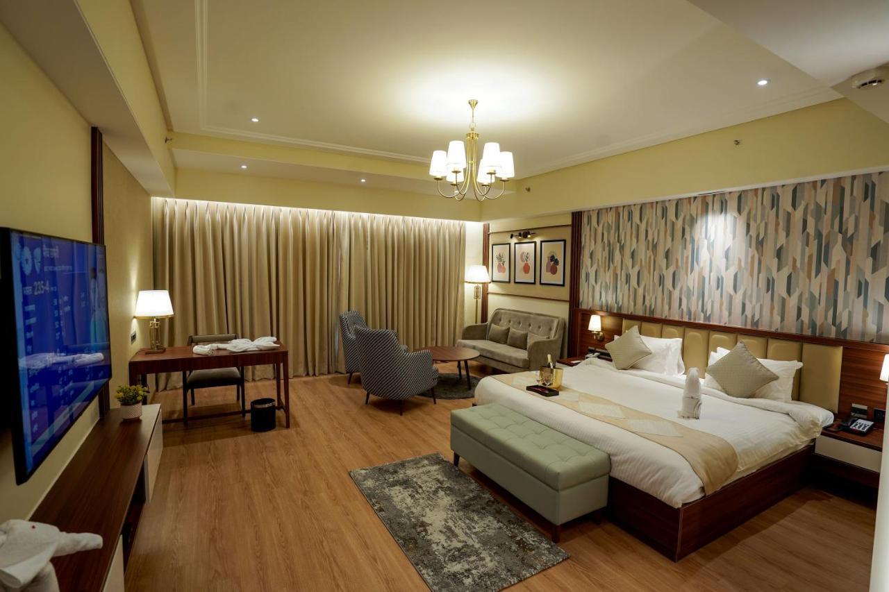 M2 Square By Monday Premium Hotel Nágpur Kültér fotó