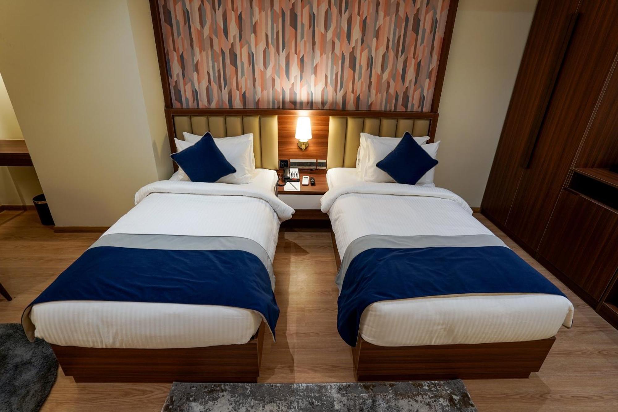 M2 Square By Monday Premium Hotel Nágpur Kültér fotó